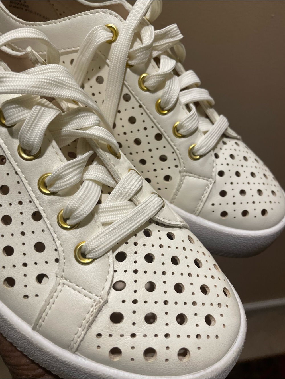 Dolce Vita White Perforated Lace-Up Sneakers. Size 9 - Picture 7 of 9